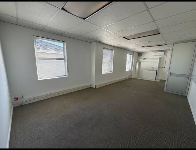 46.20M² BUILDING TO LET IN CLAREMONT